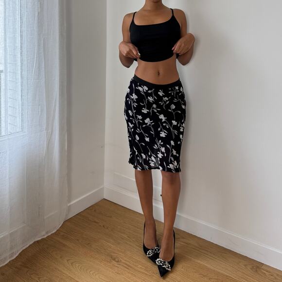 Vintage Italian Floral Mesh Pencil Skirt (XS/S) - Picture 4 of 9